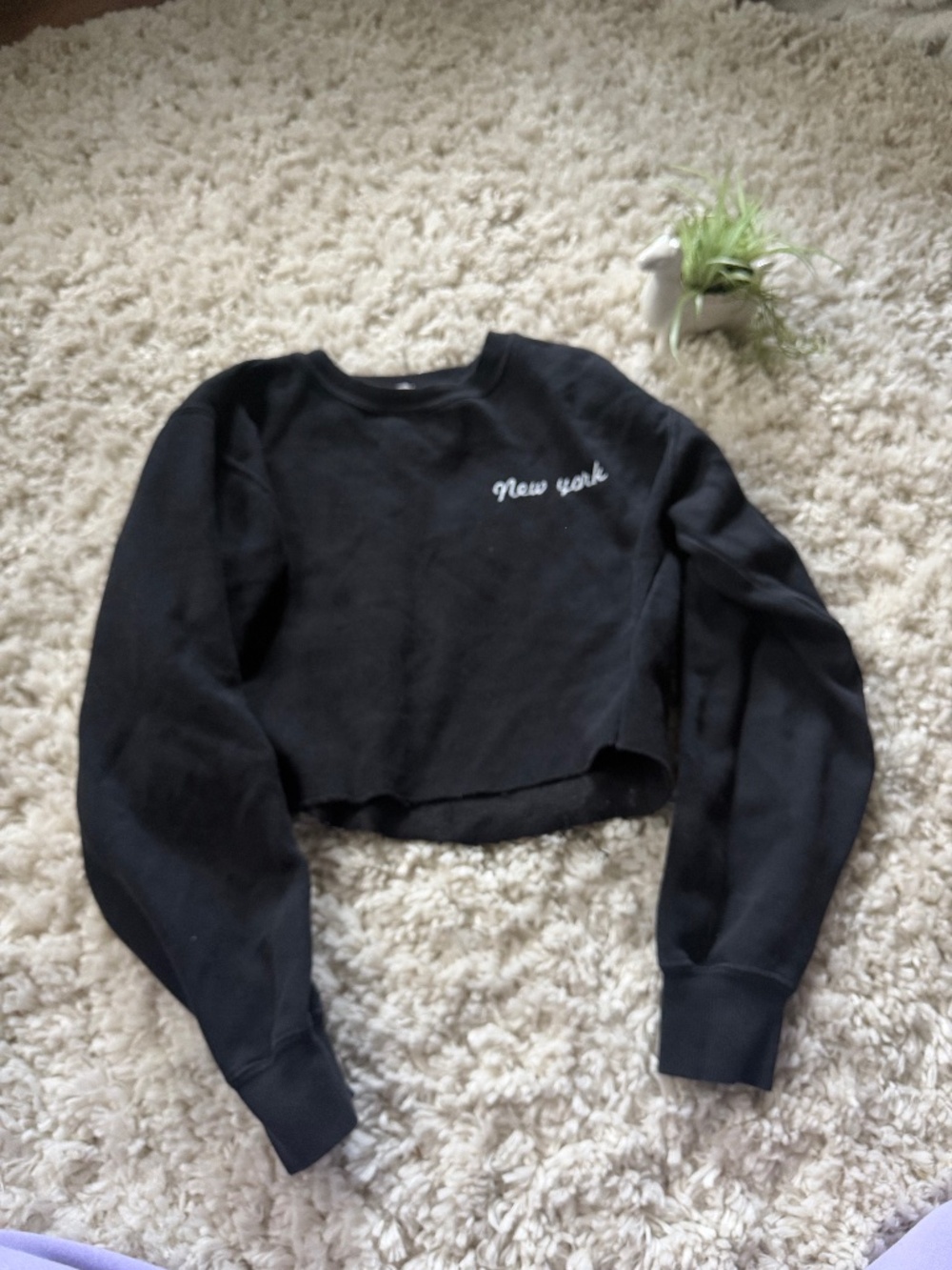 black New York long cozy bell sleeves cropped sweatshirt with long sleeves, ribb